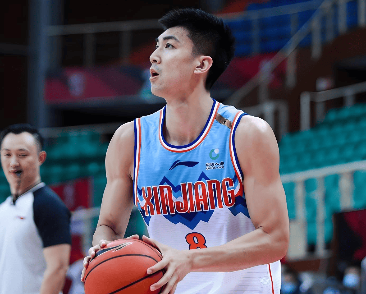 包含社区盾清晨再迎强敌；犹他爵士篮板制胜；主帅态度：悬念犹存；身体对抗强度拉满的词条