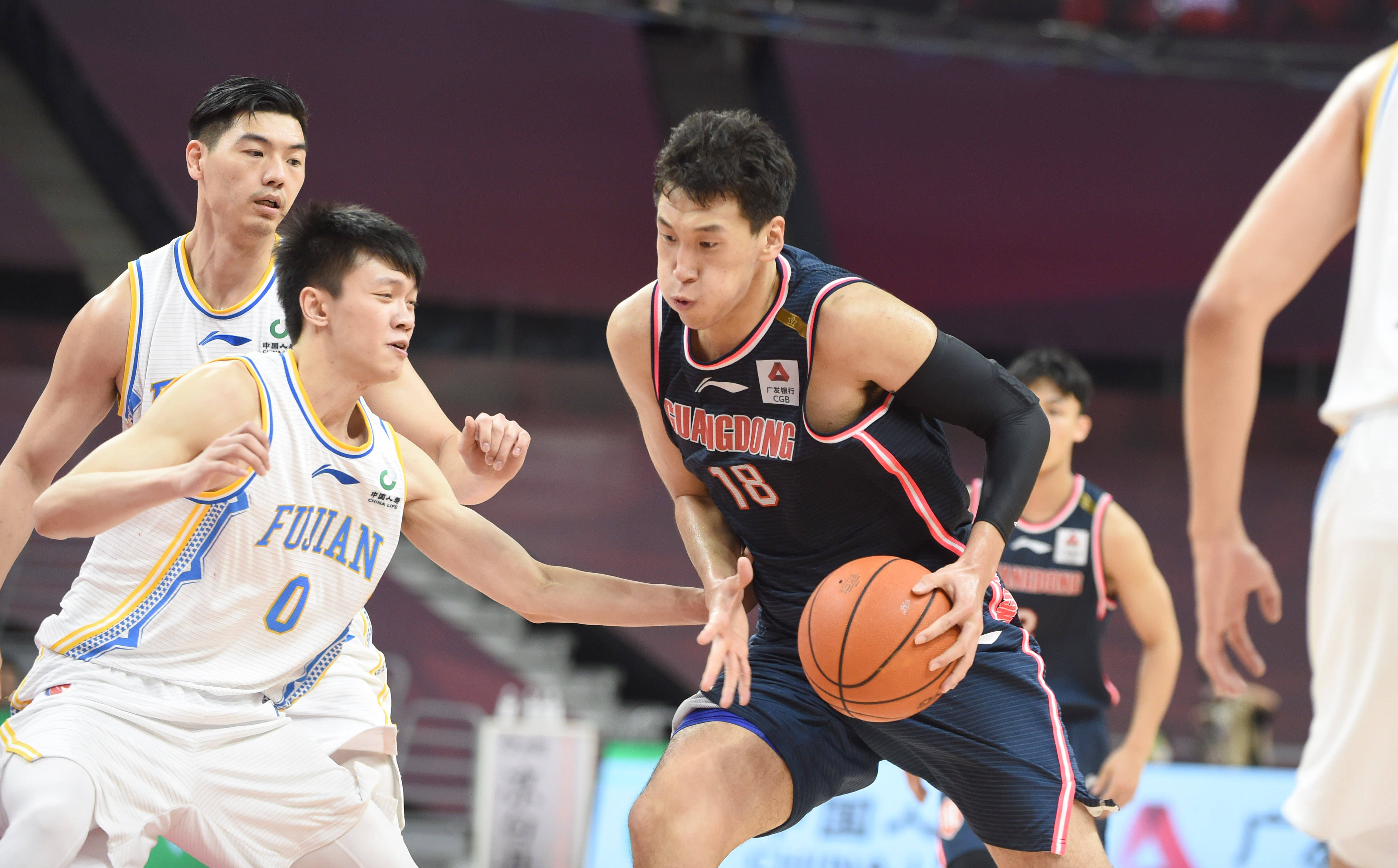 加时末段CBA常规赛传出新动向，曼联伤情更新，管理层表态——更衣室稳定，轮换策略成焦点的简单介绍