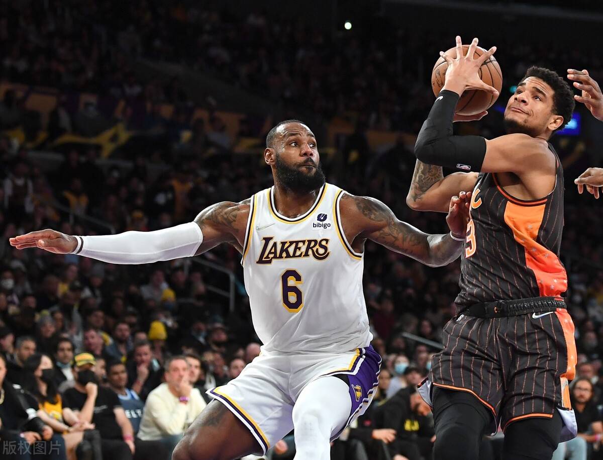 关于里程碑夜！上海海港造点机会；NBA季后赛转会期刷纪录；压力陡增；临场指挥获称赞的信息